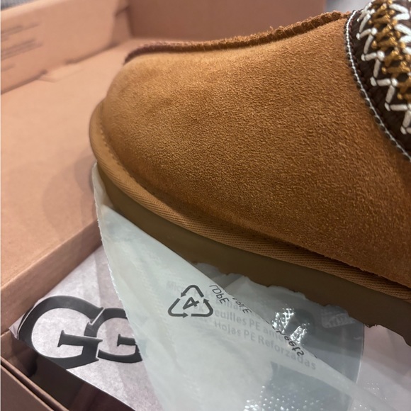 Brand new women’s Tasman Uggs size 6 chestnut. In original box and packa… - Picture 10 of 15